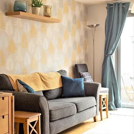City Centre - 2 Bed With Private Deck