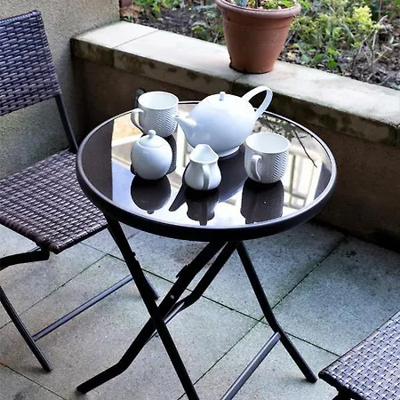 City Centre - 2 Bed With Private Deck *