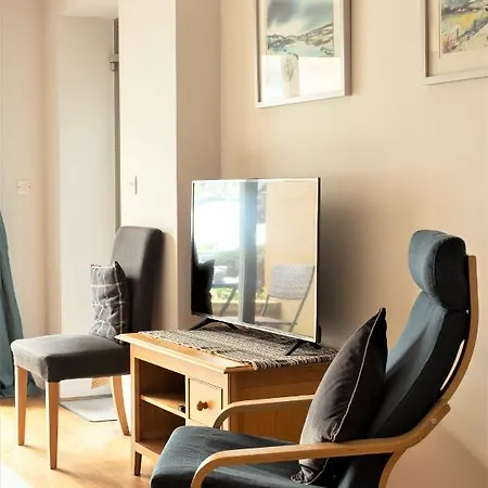 City Centre - 2 Bed With Private Deck بريستول